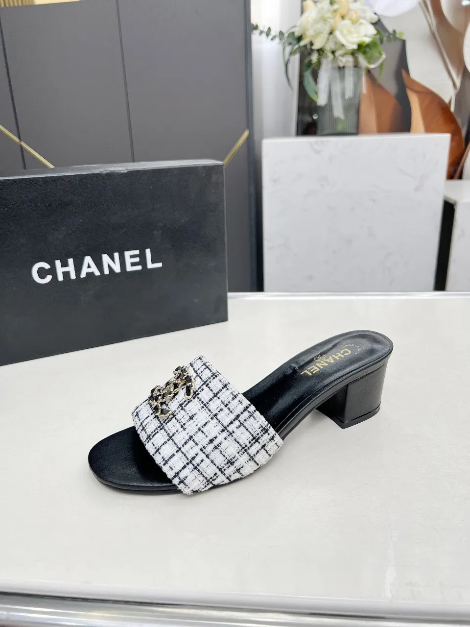 👟👟Ex-factory price 380👟👟 Genuine leather sole +30 chanel Chanel 2024 new slippers🔥🔥 Official website counter, fabric sheepskin, lining sheepskin, foot pad goatskin, 3 colors optional, size 35-42, genuine leather sole +30